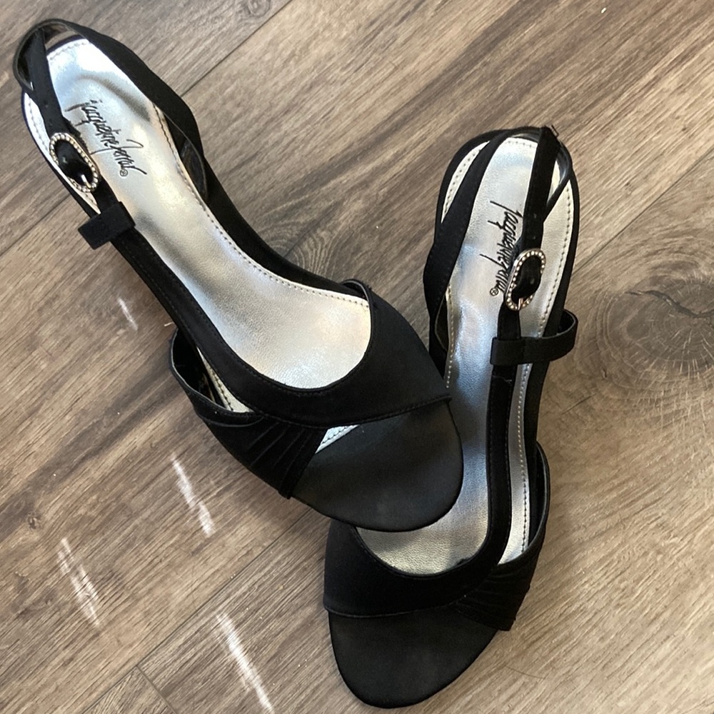 Dress shoes with rhinestone buckle